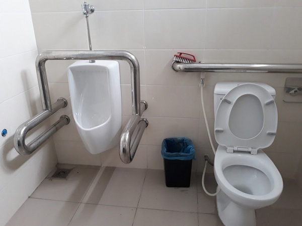 nhà vệ sinh công cộng cho người khuyết tật