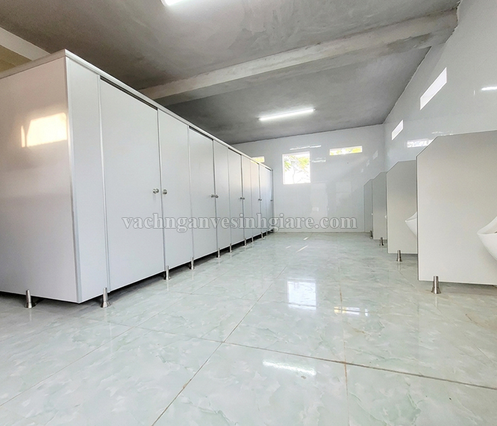 Lý do 1400PSI là lựa chọn tối ưu khi thi công vách ngăn vệ sinh compact cdf cho khu công nghiệp