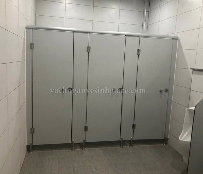 Lưu ý 4: Đồng bộ hệ phụ kiện chịu lực khi thi công vách ngăn vệ sinh compact cdf