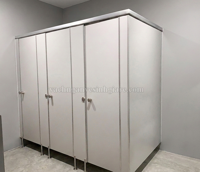 Tiêu chuẩn kỹ thuật cần lưu ý khi thi công vách ngăn vệ sinh compact cdf tại nhà xưởng