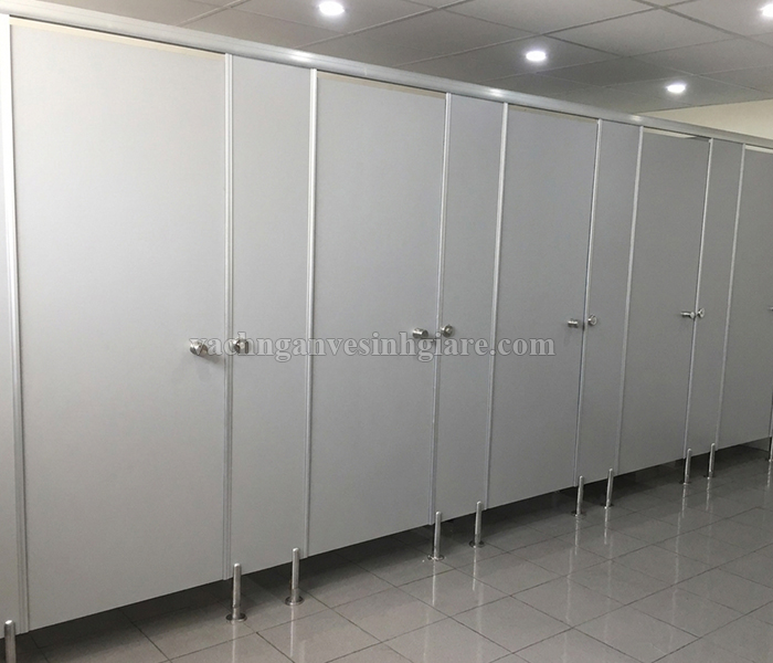 Các yếu tố cốt lõi quyết định độ bền khi thi công vách ngăn vệ sinh compact cdf