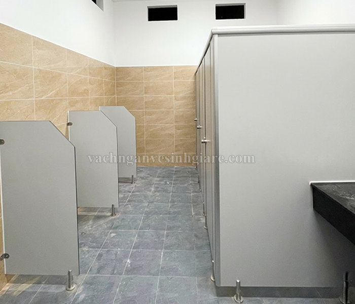 Báo giá và cam kết tiến độ thi công vách ngăn vệ sinh compact cdf tại VNT
